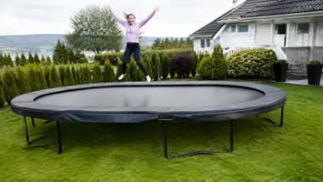 Oval trampoline